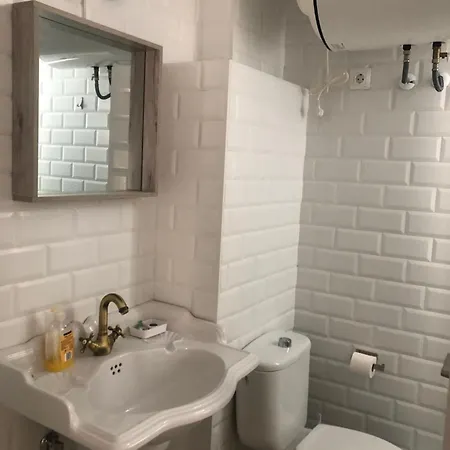 Plaza Apartment *